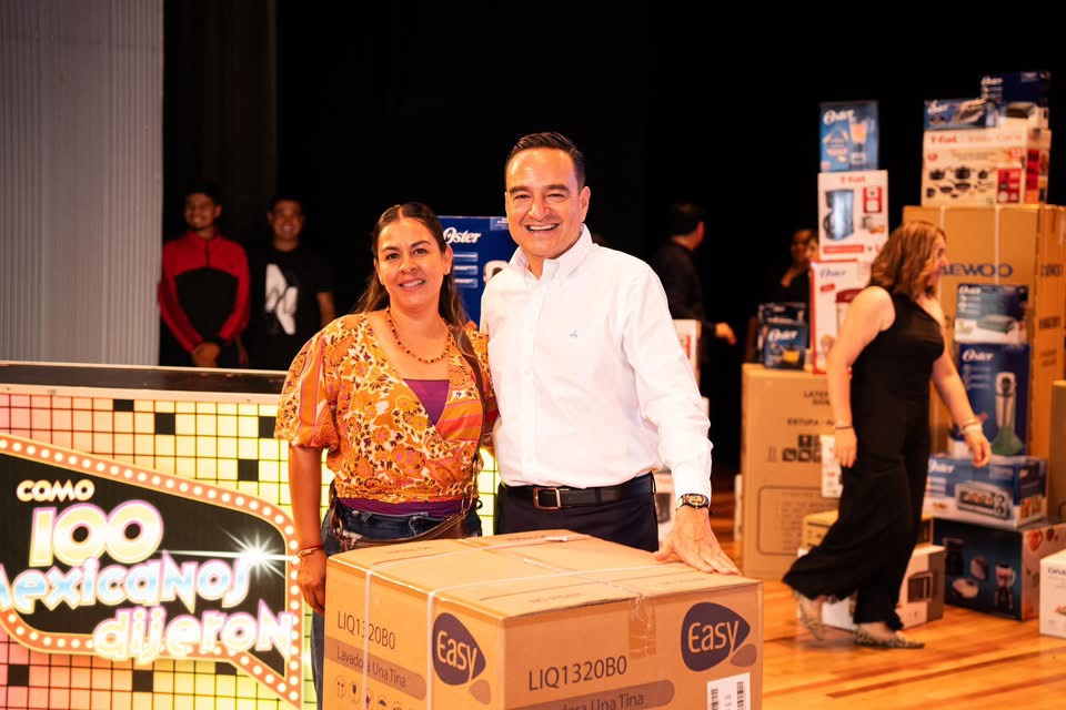 Concursos, regalos y alegría en el festejo del Día del Maestro en Zamora