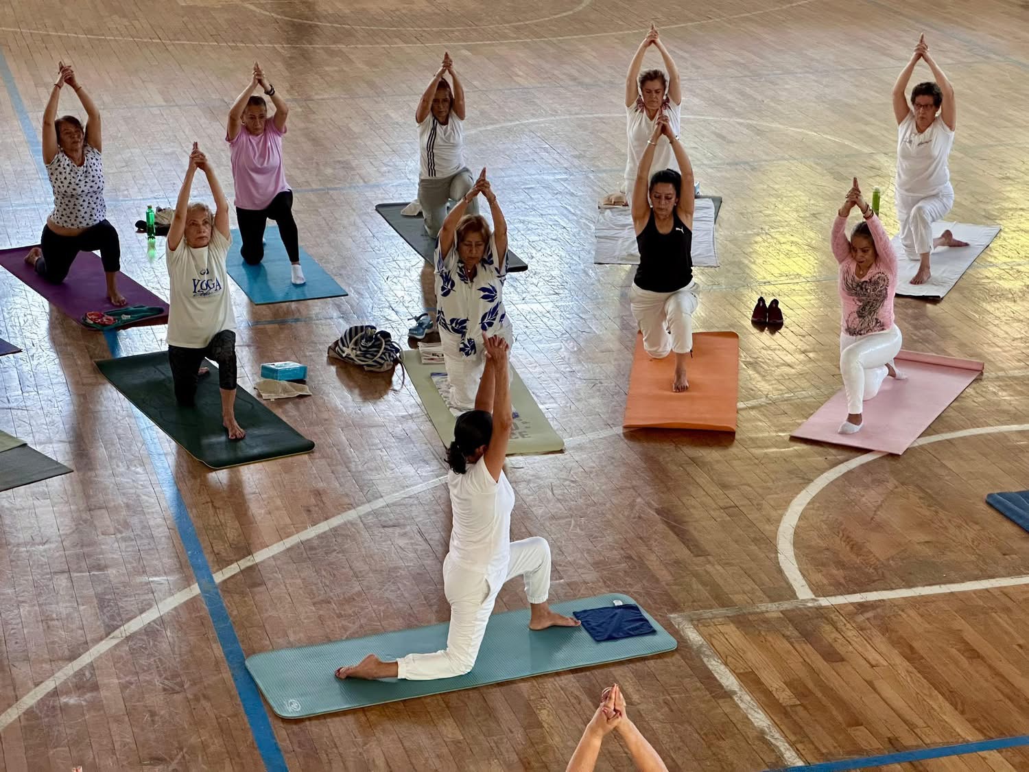 DIF Zamora promueve bienestar con mega clase de yoga en El Chamizal
