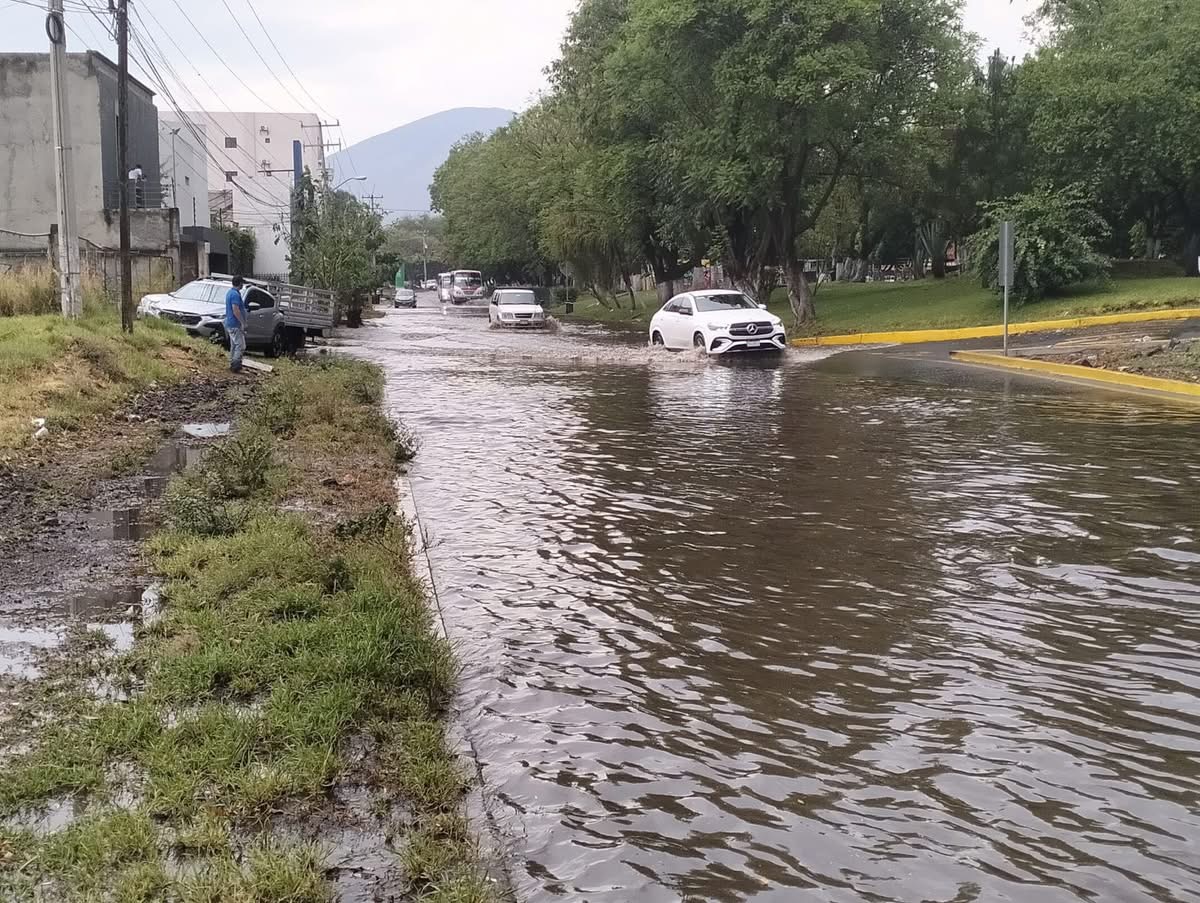 Personal del Gobierno de Jacona realiza recorridos de verificación por las lluvias