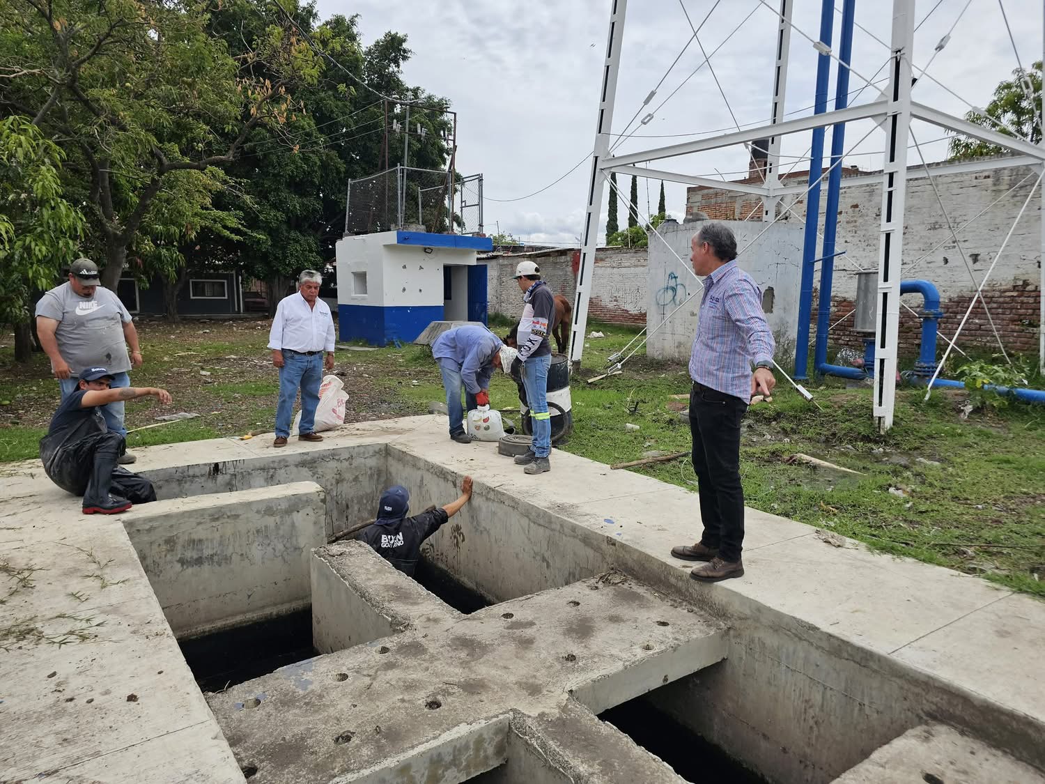 Realiza SAPAZ trabajos de desazolve en cárcamo de colonia El Vergel