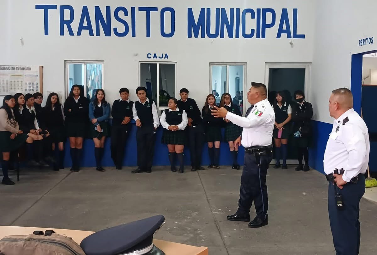 Tránsito Municipal promueve la educación vial entre estudiantes de nivel medio superior