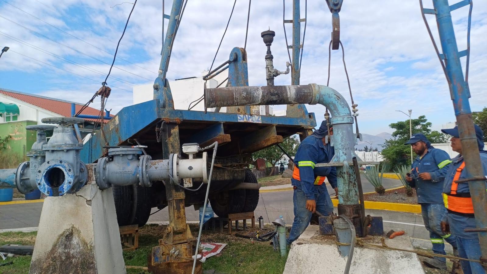 Continúan trabajos del SAPAZ por falla en equipo de bombeo en Monte Olivo