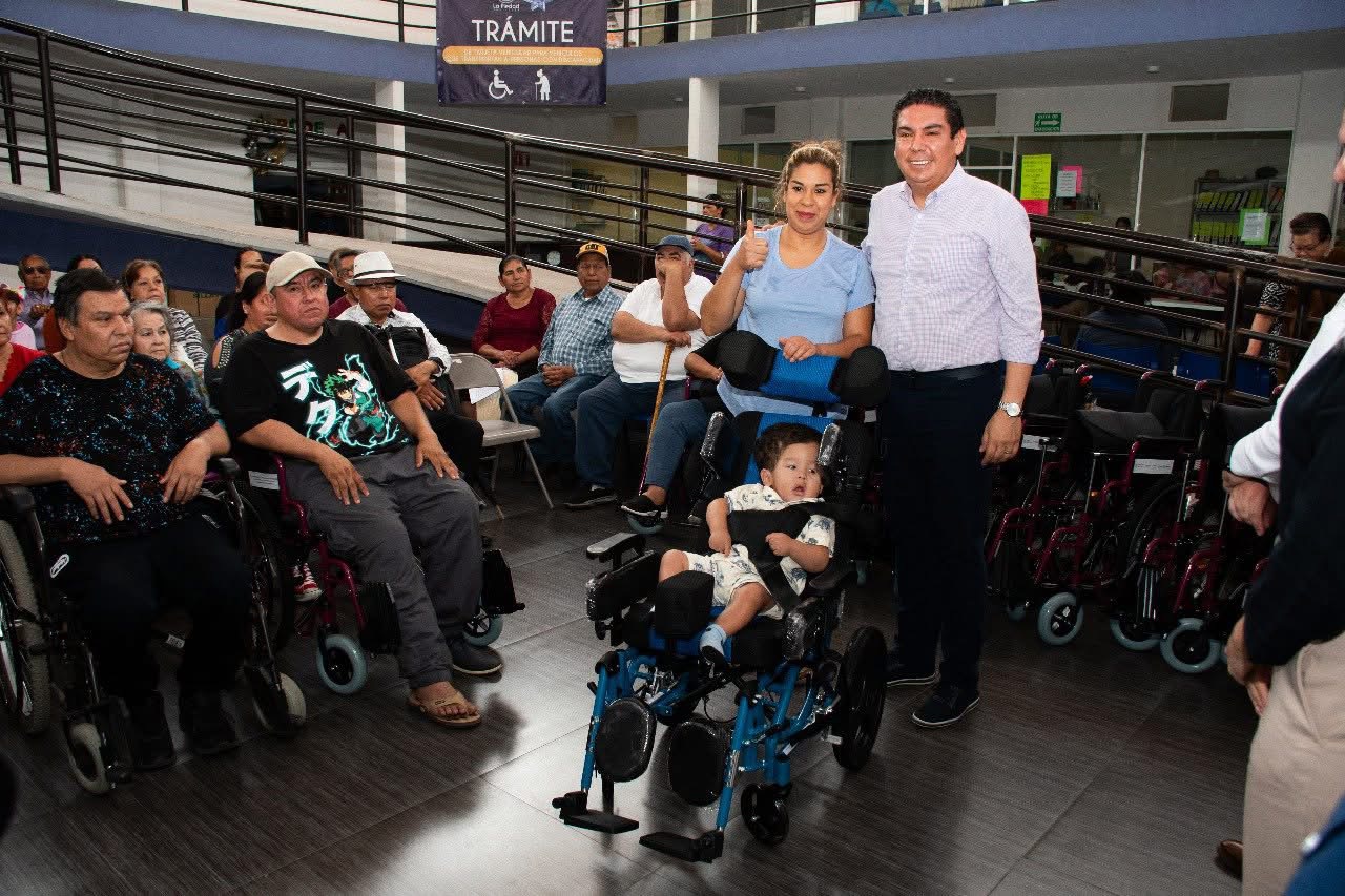 DIF MUNICIPAL DE LA PIEDAD REALIZÓENTREGA DE SILLA DE RUEDAS