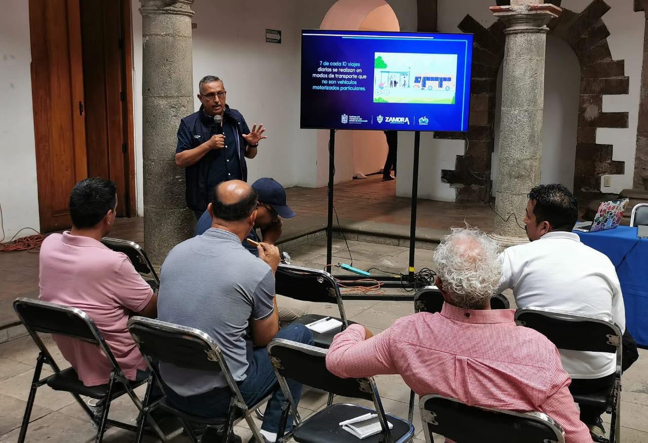 Distraerse con celular, la mayor causa de incidentes de transporte público
