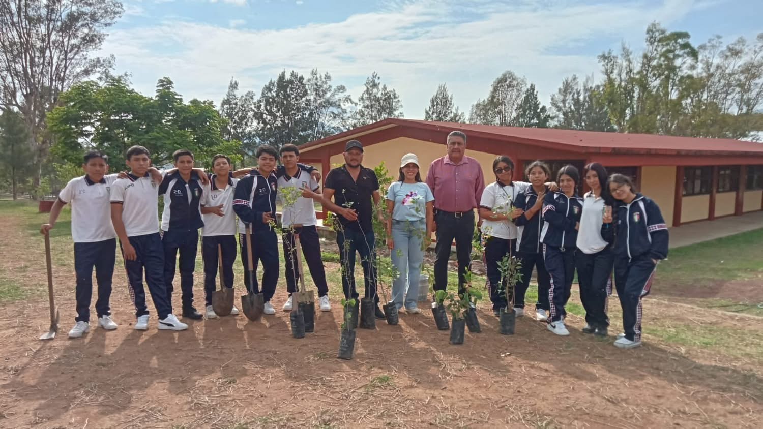 ¡Continúan las acciones de reforestación en Jacona! 🌳🪏
