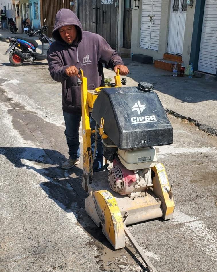Avanza sustitución de drenaje sanitario en la calle Emiliano Zapata