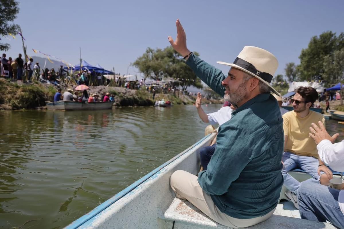 Recuperadas en un año 334 hectáreas de superficie del lago de Pátzcuaro: Bedolla