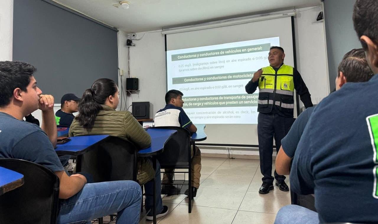 Capacitan a choferes de emergencia en manejo a la defensiva