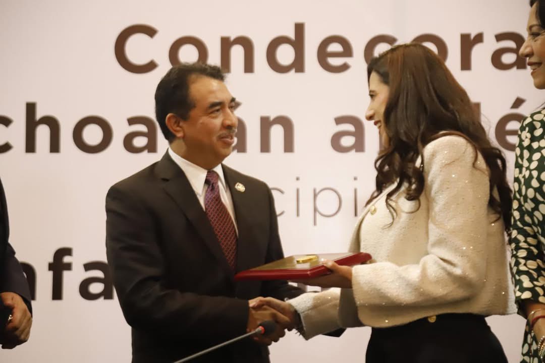 Entrega 76 Legislatura Medalla al Mérito Docente 2025 al doctor Rafael Lara Hernández