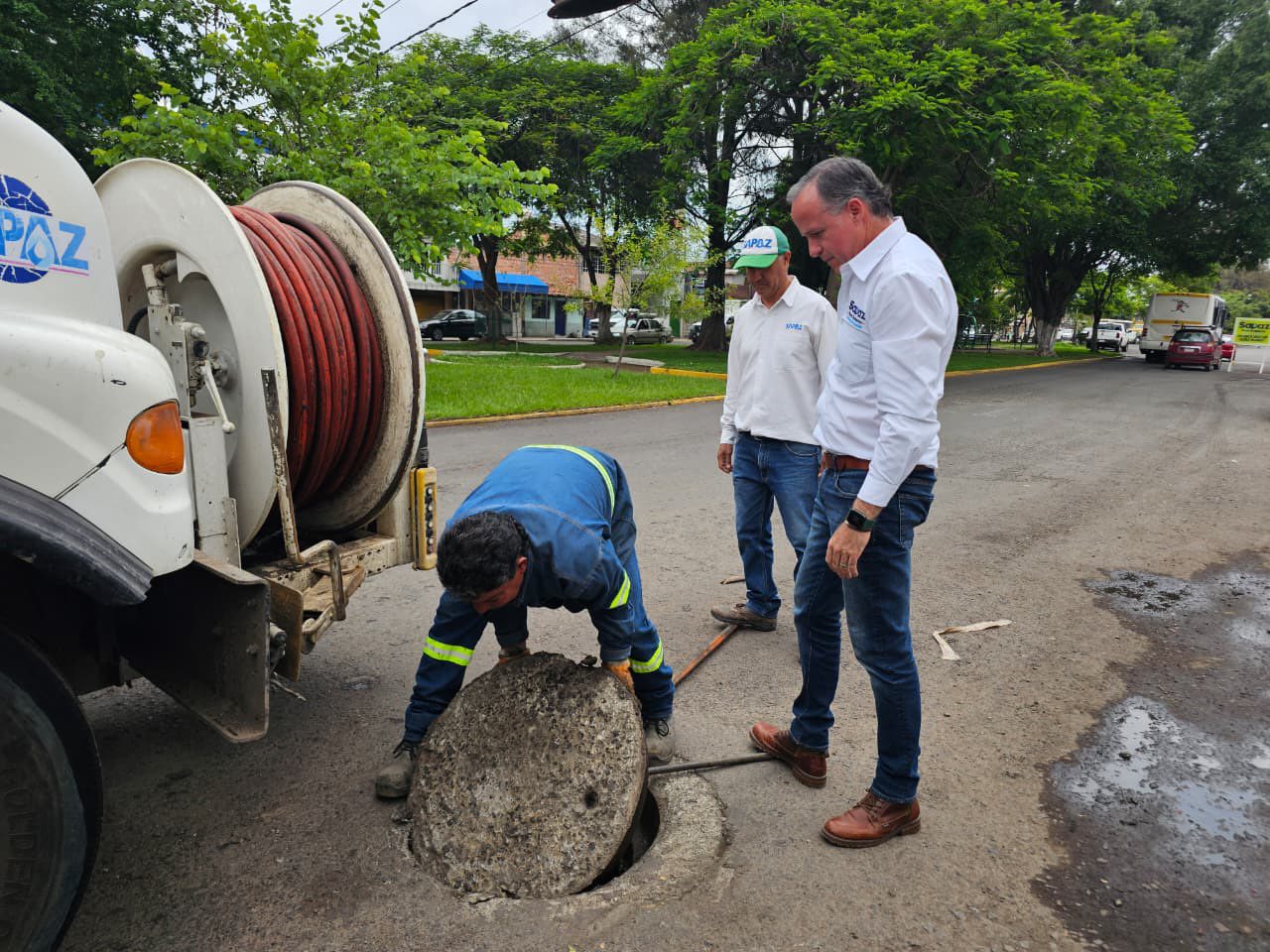 SAPAZ intensifica labores de desazolve para prevenir brotes de aguas negras en Zamora