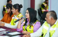 Gladyz Butanda promueve uso responsable del casco en Jacona