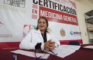 Más médicas y médicos se certifican en Michoacán