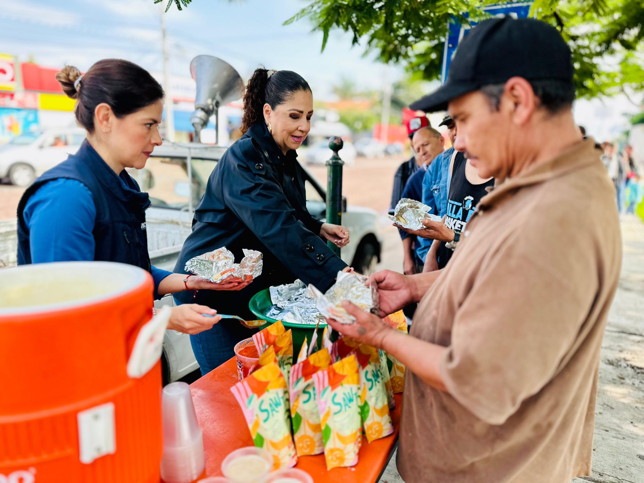 Empresa zamorana dona plátano deshidratado para apoyar labor alimentaria del DIF