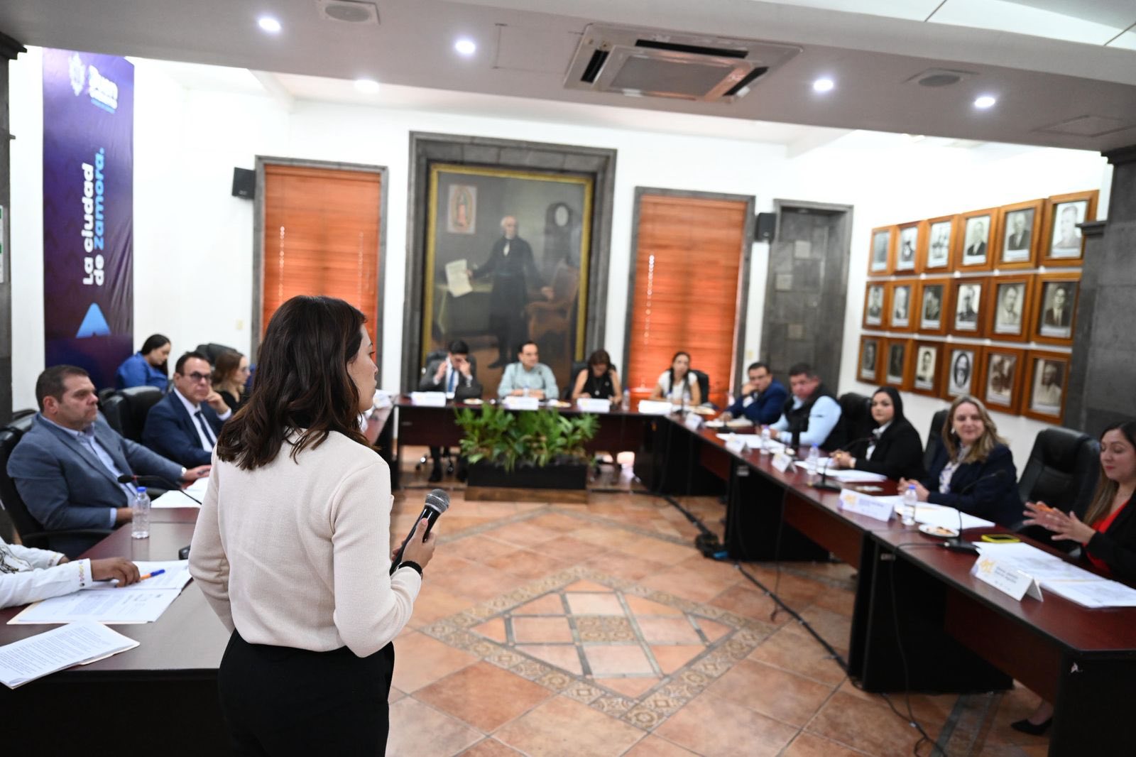Zamora aprueba reglamentos para protección de la niñez y mejora regulatoria