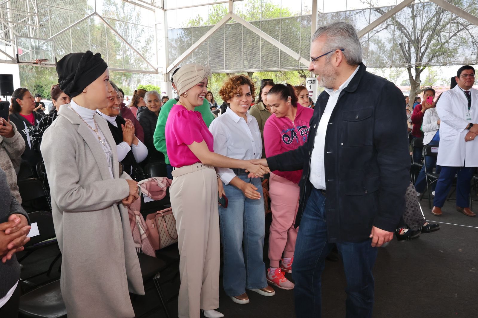 Programa pionero de atención al cáncer ha beneficiado a más de 700 niñas y niños y 2 mil 600 mujeres: Bedolla