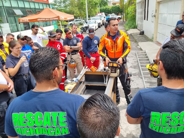 Capacitan a Protección Civil y Bomberos Municipales en el uso de motosierras