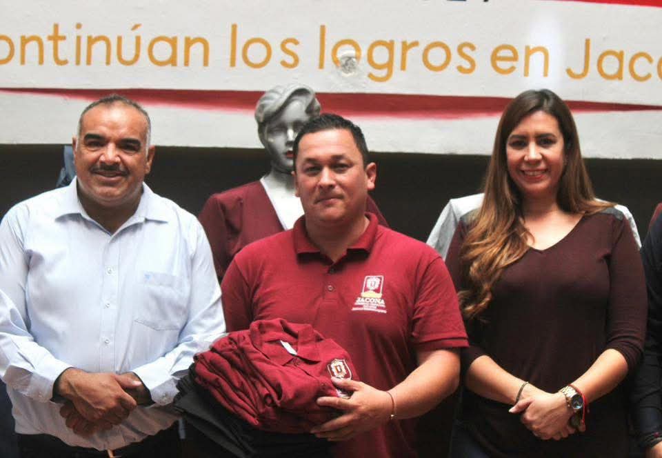 Empleados municipales de jacona reciben uniformes y enseres de trabajo