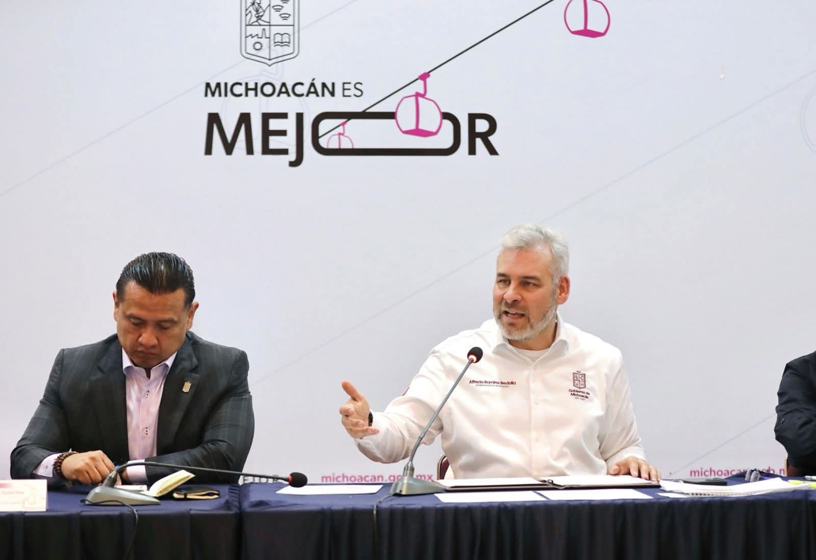 Bedolla atiende peticiones de seguridad, autogobierno y obras del Consejo Supremo Indígena