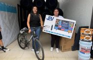Adriana Campos Huirache continúa gestionando y entregando apoyos a familias de Jacona