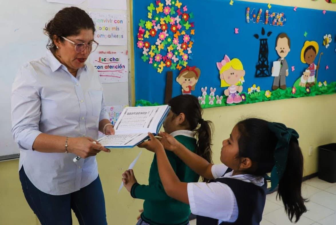Tercer ciclo escolar completo es gracias al compromiso docente: Gabriela Molina