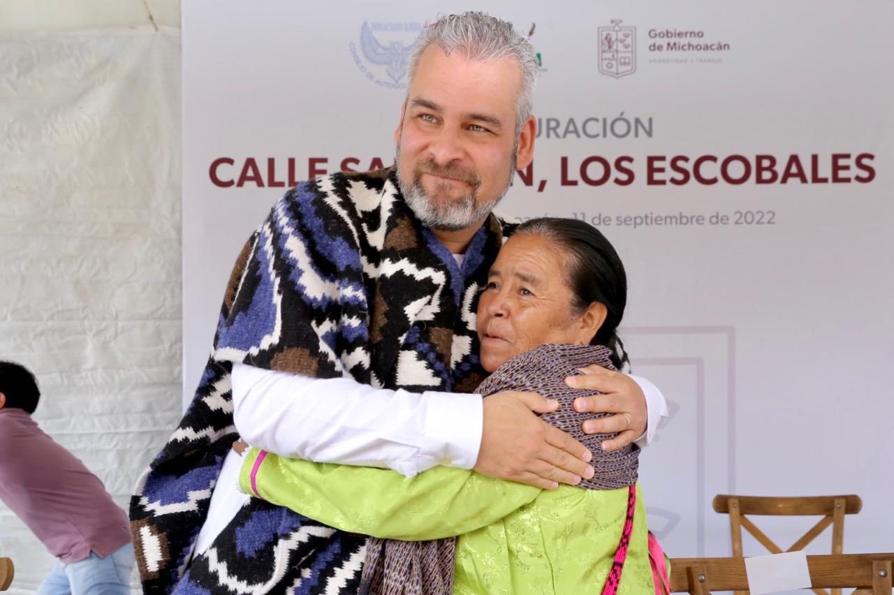 Respaldo total a autonomía de las comunidades de Crescencio Morales y Jarácuaro: Bedolla