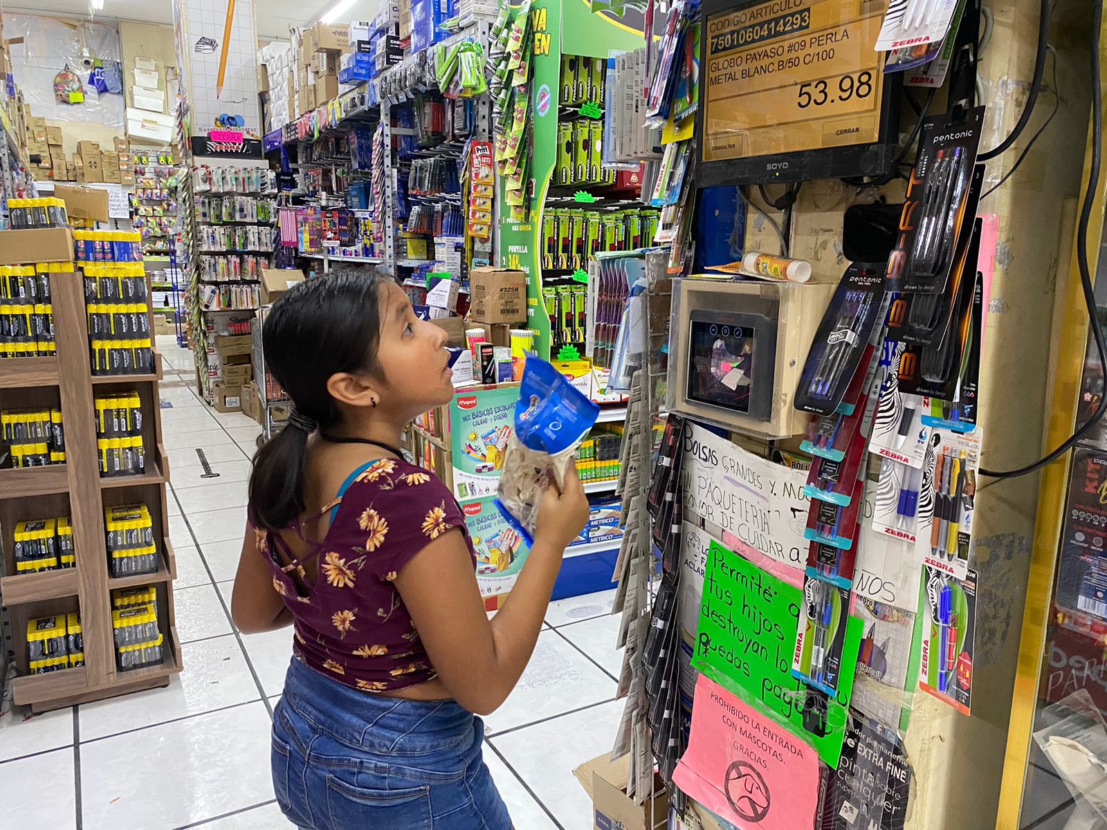Papelerías inician camino de apertura a clases con alza en precios y bajas ventas