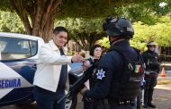 ARTURO HERNÁNDEZ CUMPLE COMPROMISO CON ENTREGA DE PATRULLA PARA PROTECCIÓN FORESTAL.