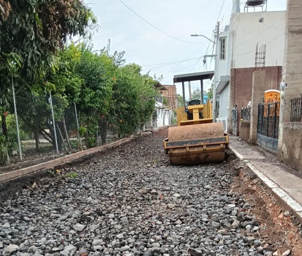 Avanza al 50 por ciento la pavimentación integral de la calle Adolfo López Mateos en Romero de Torres
