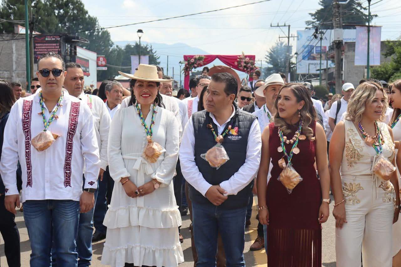 Comenzó la magia de Santa Clara con su Feria Nacional del Cobre