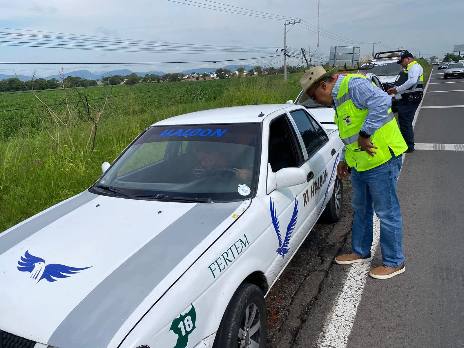 Motociclistas se rehúsan a usar casco y no tienen documentación en regla