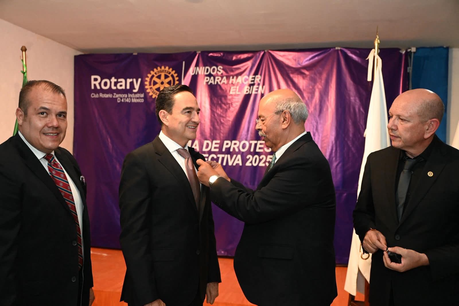 Club Rotario Zamora Industrial entrega la Presea Paul Percy Harris al Presidente Carlos Soto