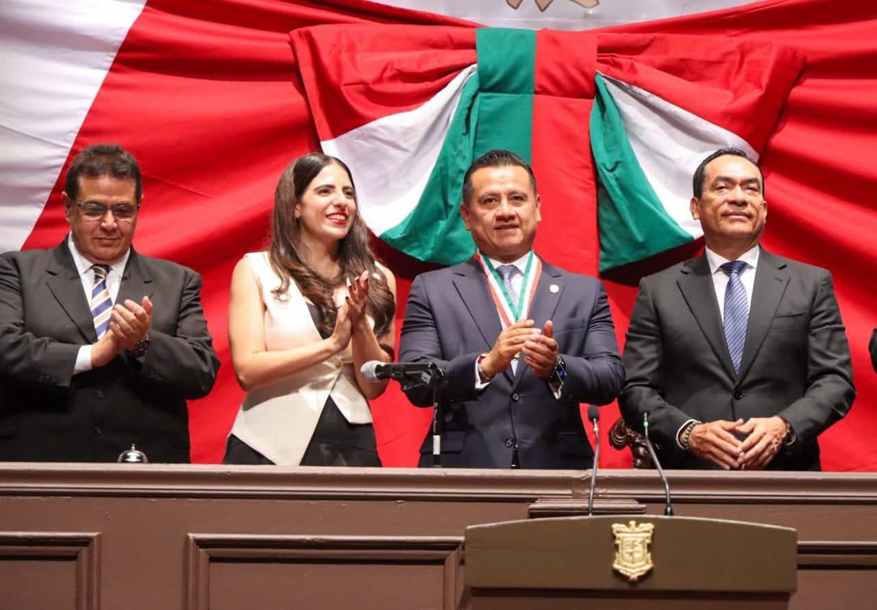 Congreso del Estado condecora a FGE con la presea 