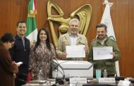 Entrega Bedolla al IMSS, 40 mil firmas en favor del nuevo hospital en Villas del Pedregal