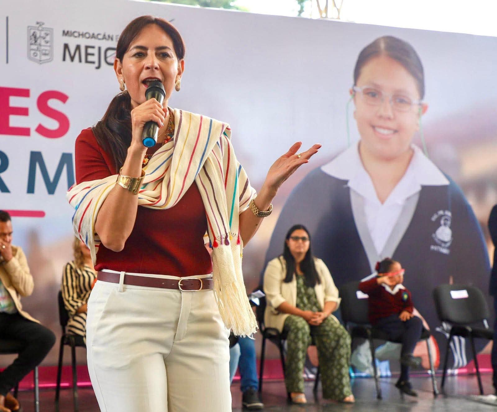 Trabajo en unidad permite que 159 mil personas salgan de rezago educativo: Gabriela Molina
