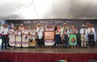Distinguen a 64 artesanos michoacanos por más de 25 años de trayectoria