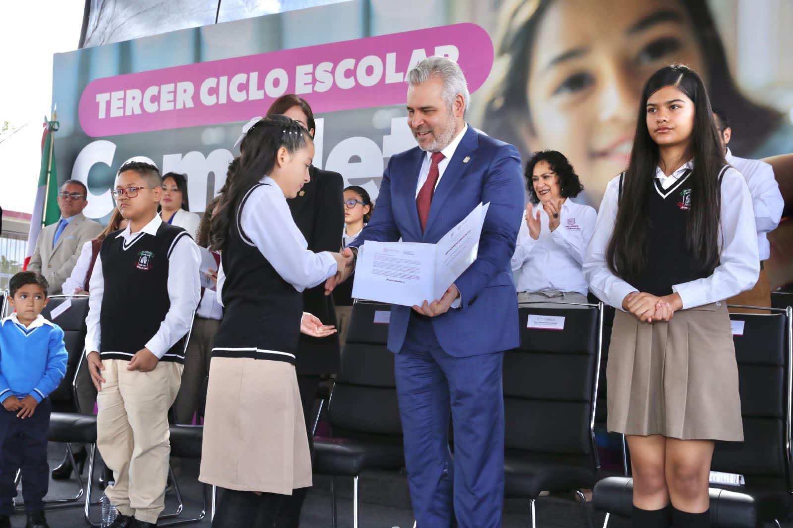 Más de un millón de sueños en marcha; Michoacán va por cuarto ciclo escolar completo: Bedolla