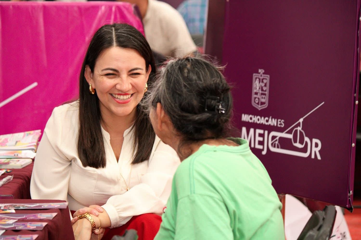 Reducción de pobreza, motor para prosperidad de familias michoacanas: Sedebi