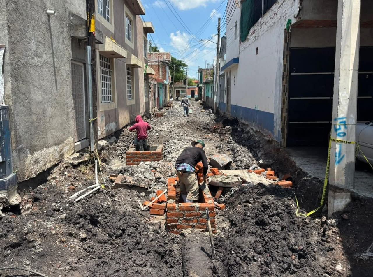 Avanza 30 por ciento obra de mejoramiento integral en calle Pirineos de Valencia Primera Sección