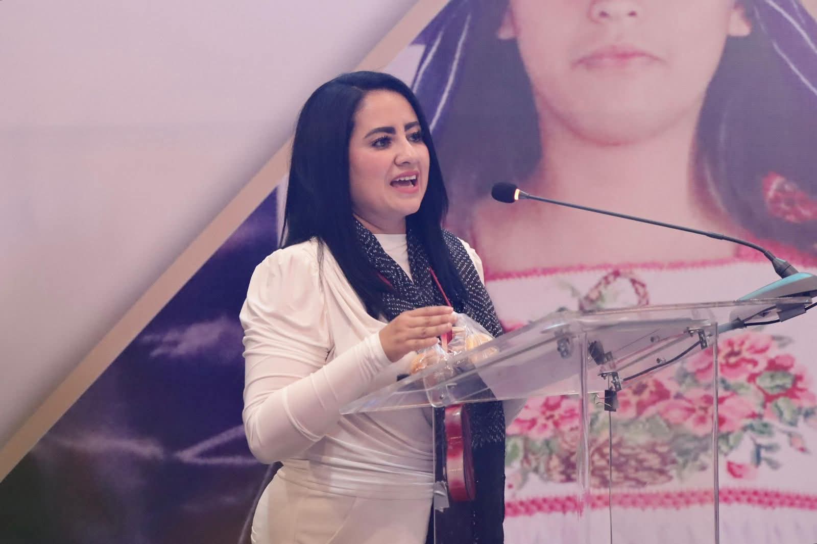 Gobierno y Congreso, obligados a impulsar desarrollo de mujeres indígenas: Gladyz Butanda