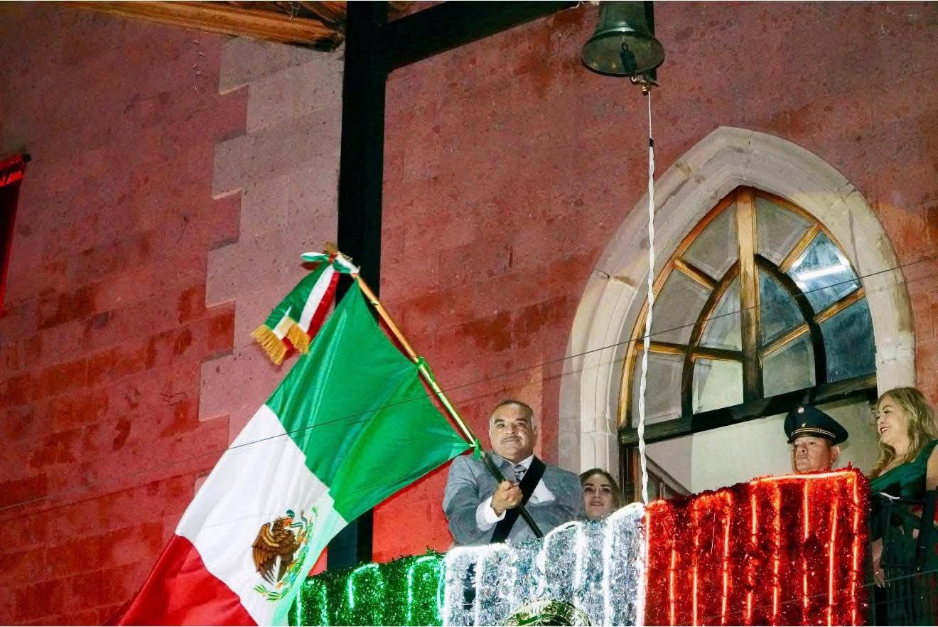 El Presidente, Isidoro Mosqueda, encabezó el Acto de Aniversario CCXV del Grito de Independencia.