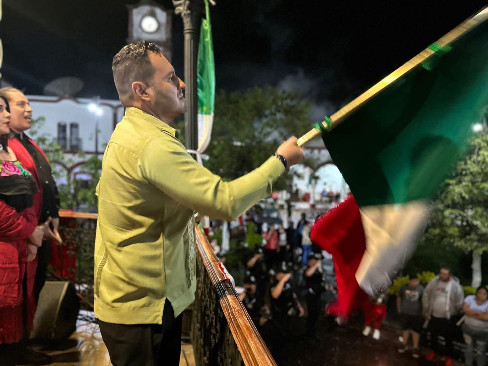 Con fervor se realizó la ceremonia del Grito de Independencia en Ixtlán