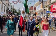 Isidoro Mosqueda encabezó el desfile cívico militar conmemorativo al aniversario 215 del inicio de la Independencia de México
