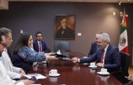 Bedolla estrecha relación con el consulado de Chicago en apoyo a migrantes