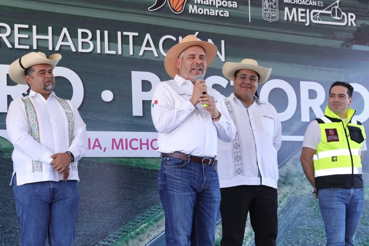 Con más de mil 700 km rehabilitados se fortalece infraestructura carretera: Bedolla