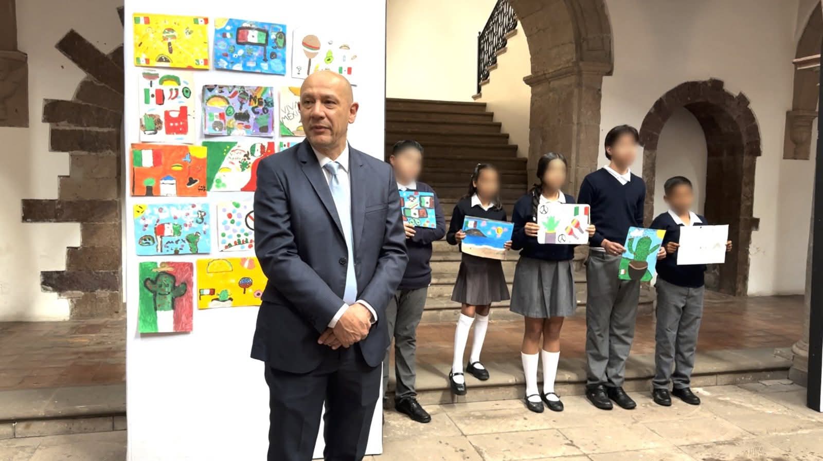 Alumnos de CONAFE exhiben dibujos sobre identidad mexicana y paz