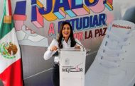 Tenis deJalo a Estudiar son apoyo a la economía familiar: Gabriela Molina