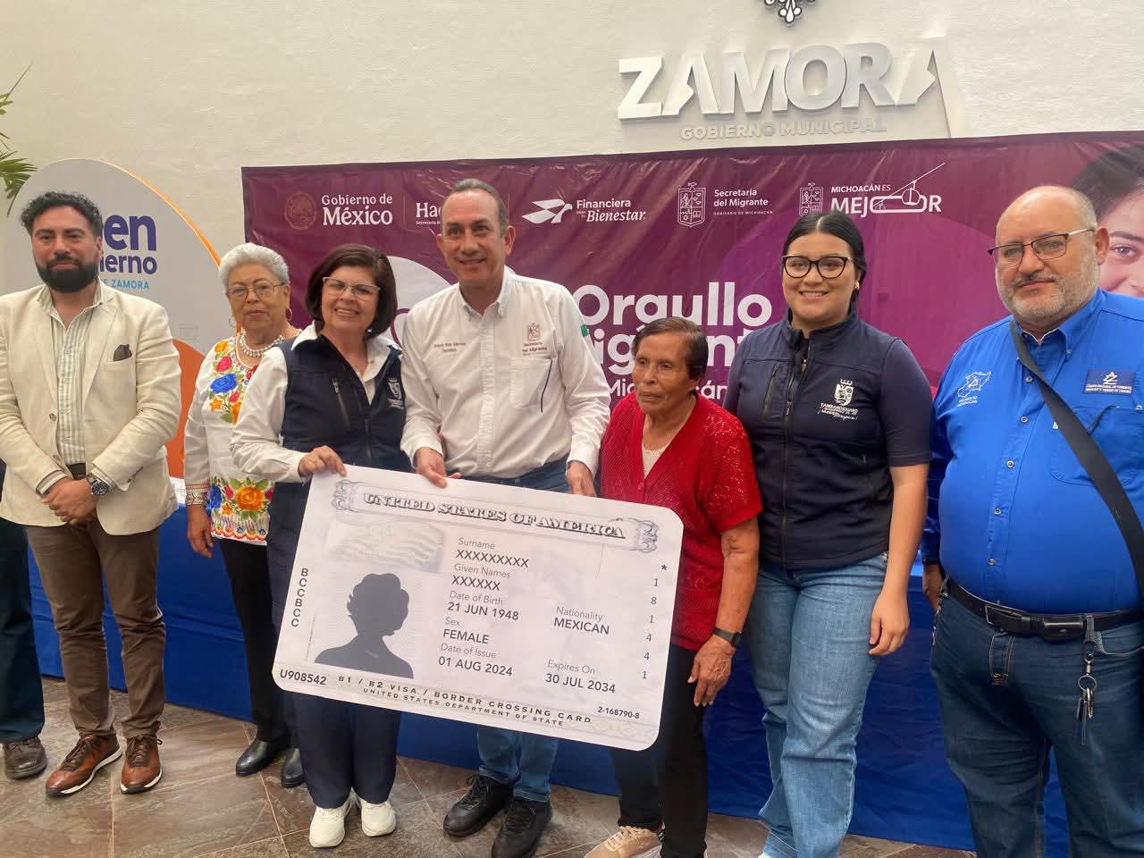 Entregan tarjetas Orgullo Migrante y visas a familias de la región
