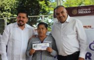 Entregan apoyos Bienestar en el Parque Montebello de Jacona