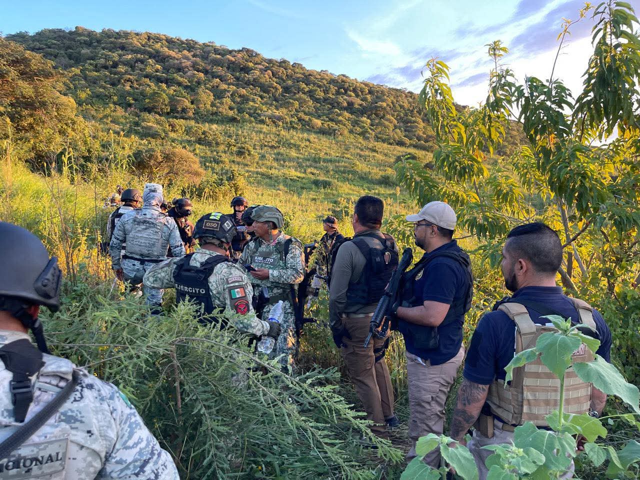 Tras enfrentamiento FGE, Defensa y GN, desmantelan un campamento en Zamora; aseguran armas de uso exclusivo