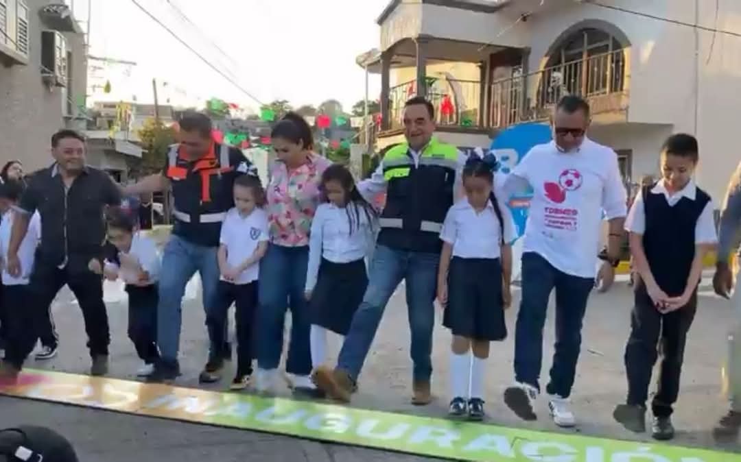 Carlos Soto encabeza inauguración de la calle Vicente Guerrero en el Sauz de Abajo